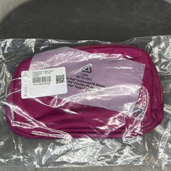 🍋LULULEMON ATHLETICA | Everywhere Belt Bag in Wild Berry - Picture 7 of 7